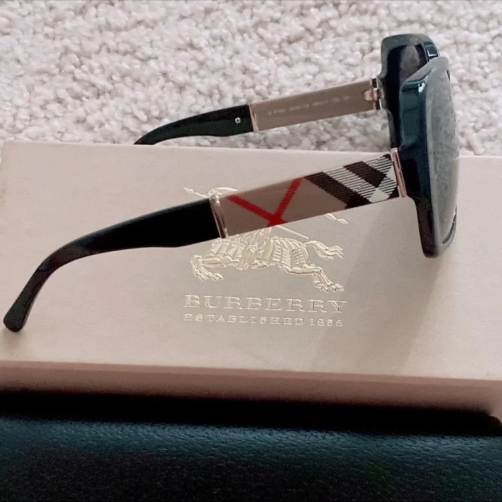 Burberry Sunglasses for Women - Picture 2 of 4